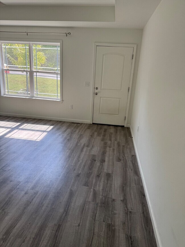 Building Photo - 204 Whispering Meadows Pkwy