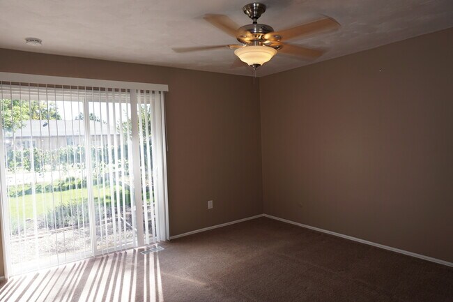 Building Photo - Quiet 5 Bedroom 3 Bath West Jordan Home