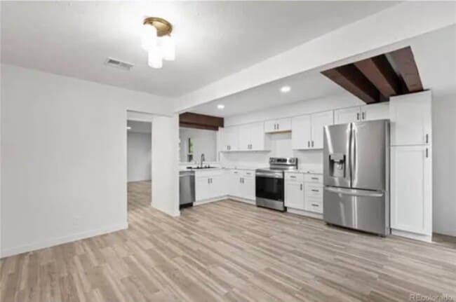 Building Photo - 1347 S Crystal Way