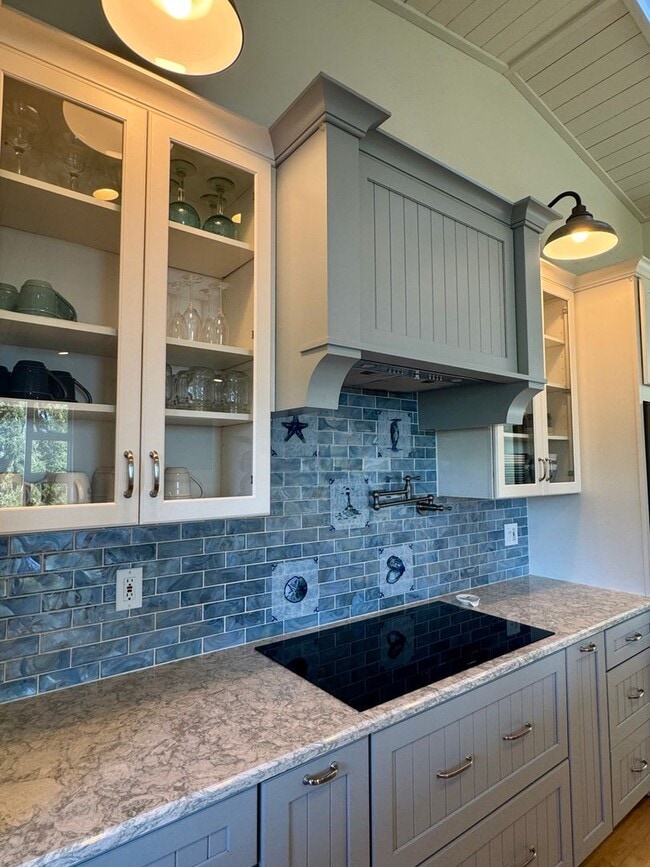 Building Photo - This gorgeous Bainbridge home is available starting mid July