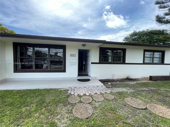 Primary Photo - 4641 SW 104th Ct