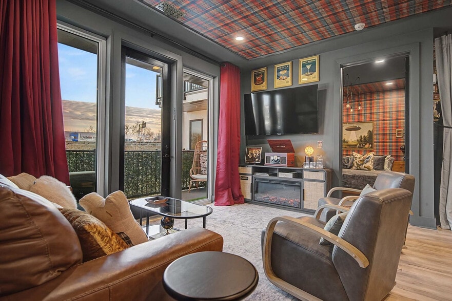 Building Photo - 245 Hermitage Ave