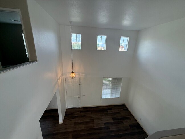 Building Photo - Beautiful Home in May Ranch