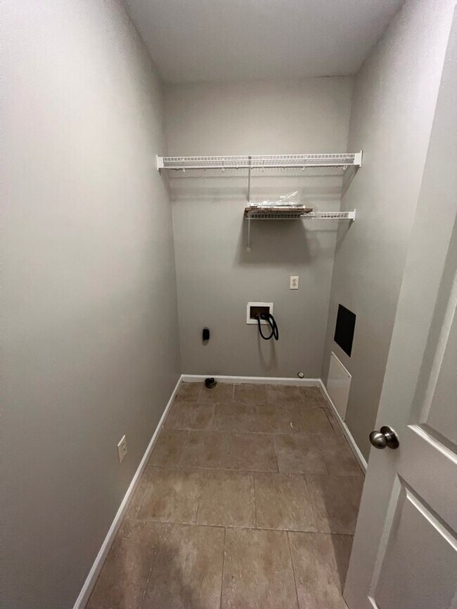 Building Photo - Townhome For Rent In Hoover!!! COMING SOON!