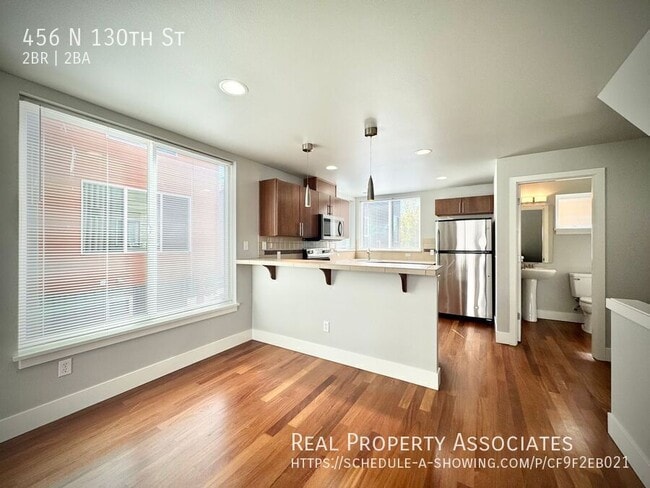 Building Photo - 456 N 130th St