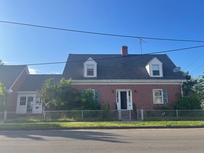 Building Photo - 95 Noble St