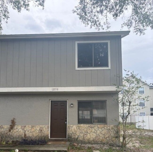 Building Photo - UCF AREA - Newly Remodeled 2/2.5 Townhouse in Cambridge Circle