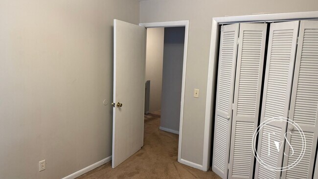 Building Photo - FALL MOVE-IN SPECIAL: 50% OFF 1st FULL MONTH'S RENT!**