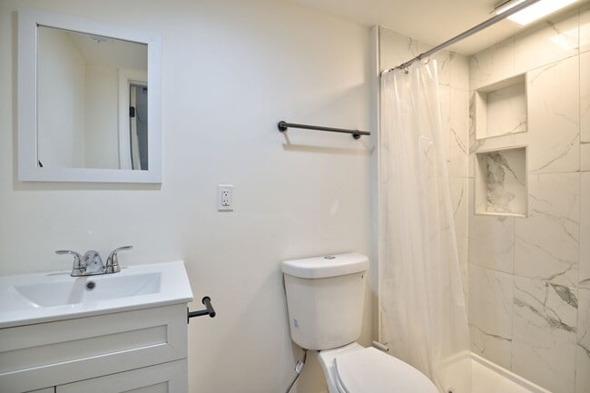 Building Photo - COMING SOON! Modern Living Awaits in This Fully Renovated 2BR Home in Rock Hill!