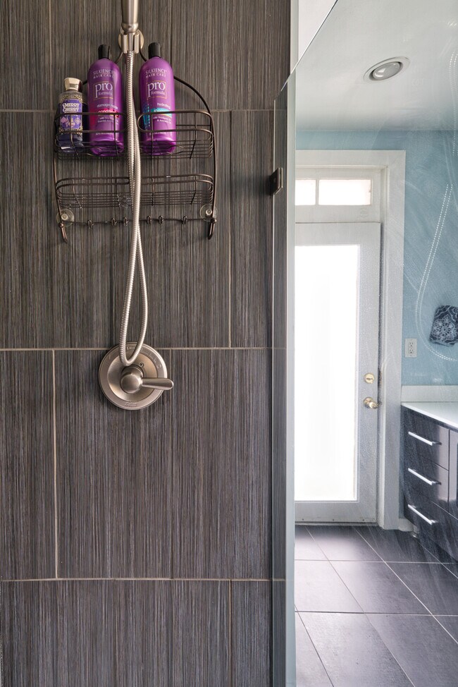 Building Photo - 913 Penn St