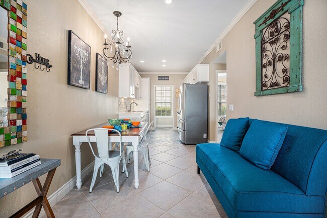 Building Photo - 7000 Seawall Blvd