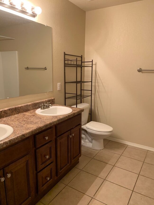 Building Photo - Beautiful Brick 3 Bed 2 Bath for Rent in F...