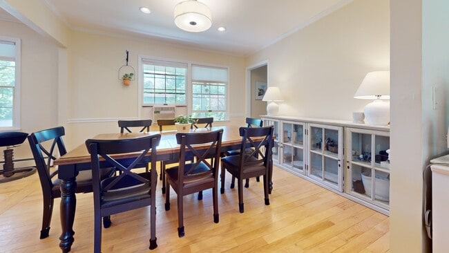 Building Photo - 118 Simsbury Dr