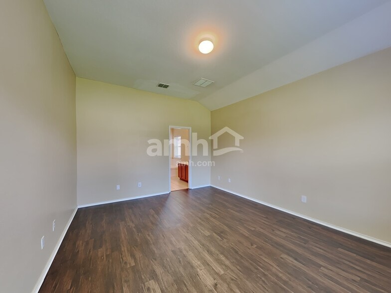 Building Photo - 1003 Utopia Ln