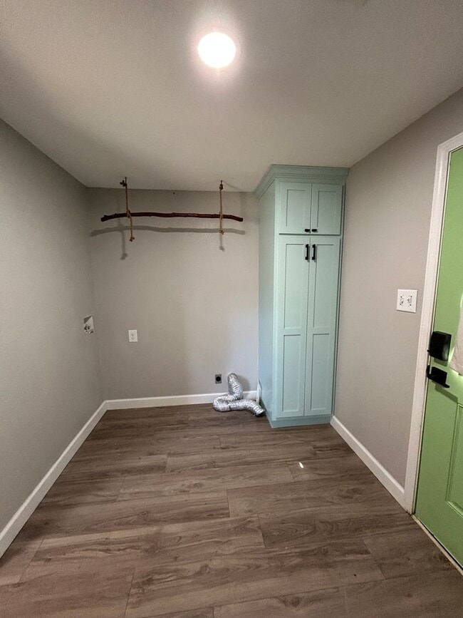 Building Photo - 112/114 W Tenth St. Vidalia