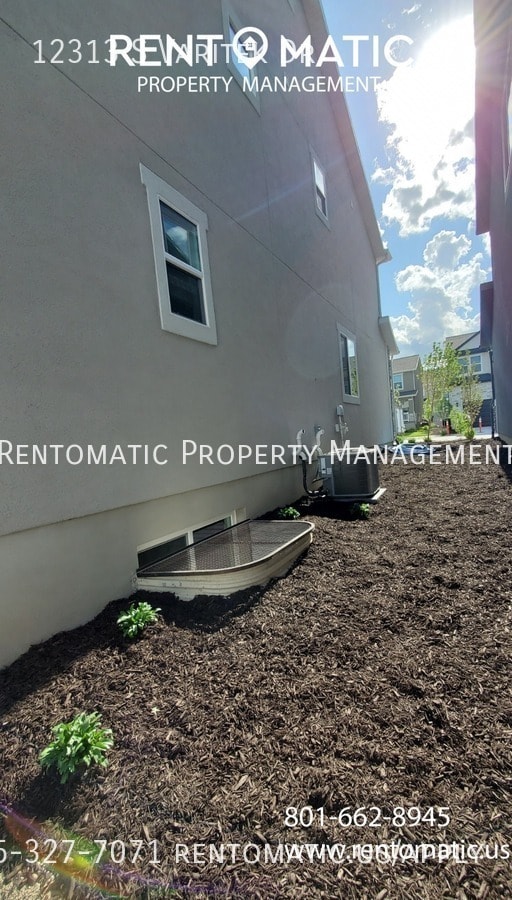 Building Photo - 12313 S Varitek Dr