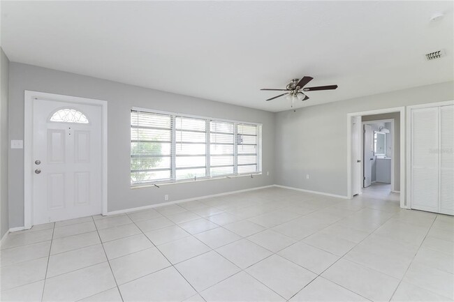 Building Photo - 1805 16th Ave Dr W