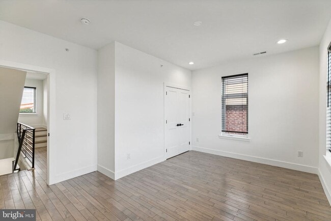 Building Photo - 2835 Edgemont St