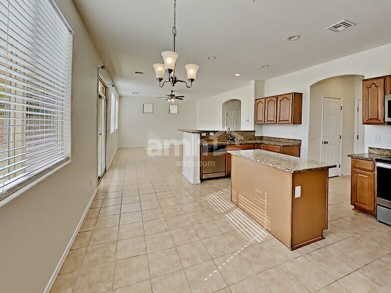 Building Photo - 17305 W Woodlands Ave