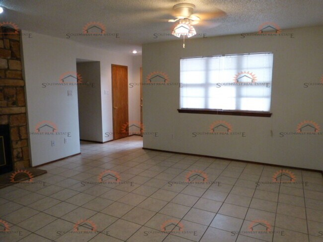 Building Photo - 1204 W Manana Blvd