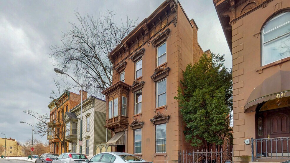 Building Photo - 2174 5th Ave