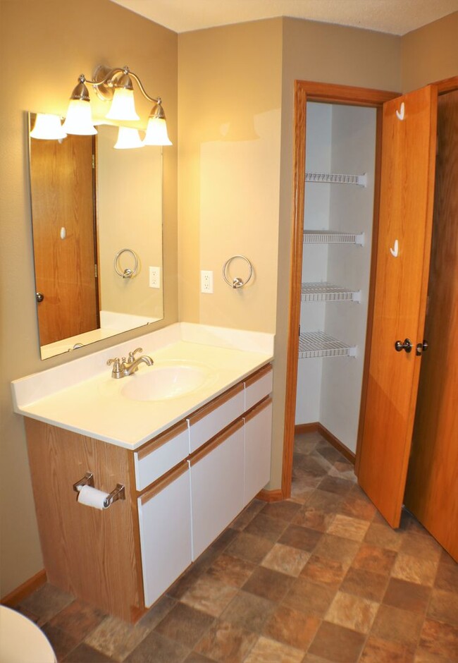 Building Photo - $1,125 | 2 Bedroom, 1 Bathroom Condo | Pet...