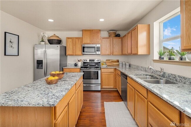 Building Photo - 17508 14th Dr SE