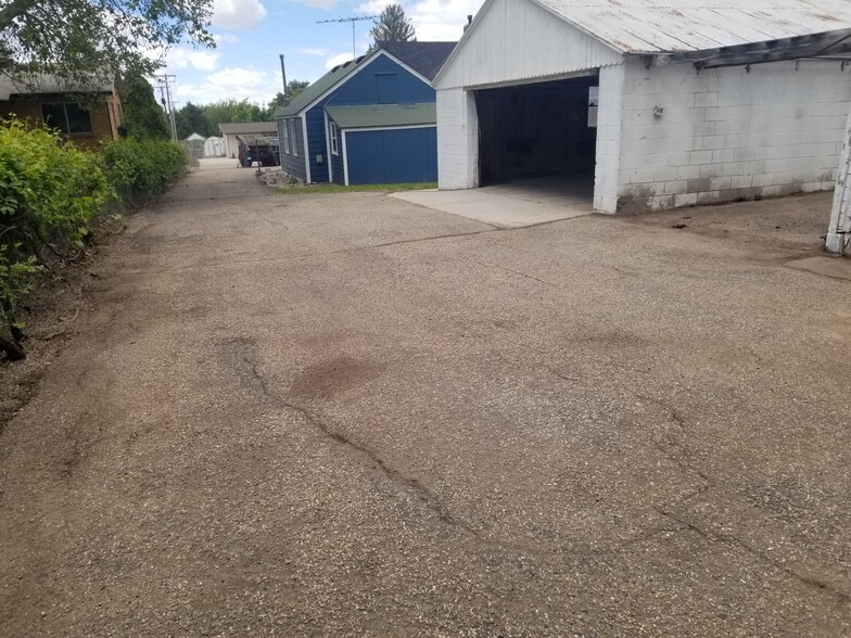 Garage and extra parking - 170 N Harrison Blvd Main