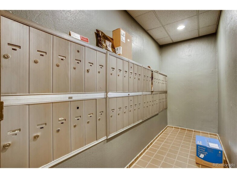Building Photo - 1050 N Corona St