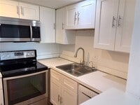 Building Photo - 4164 Inverrary Dr