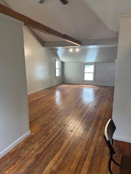 Primary Photo - 79 Bond St