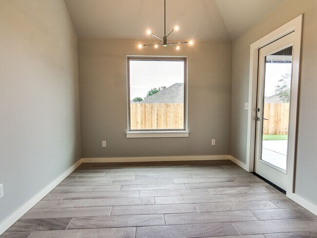 Building Photo - Modern Home in Edmond Schools - 4 bedrooms...