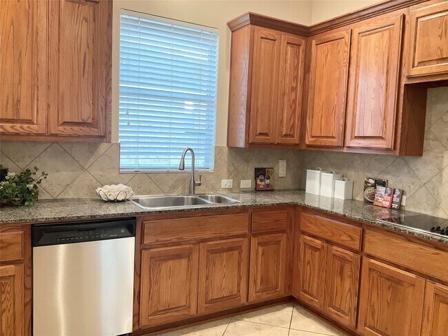 Building Photo - 6 Dragon Hill Pl