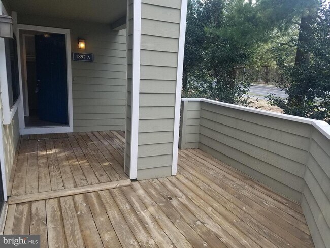 Entrance - 1897A Villaridge Dr