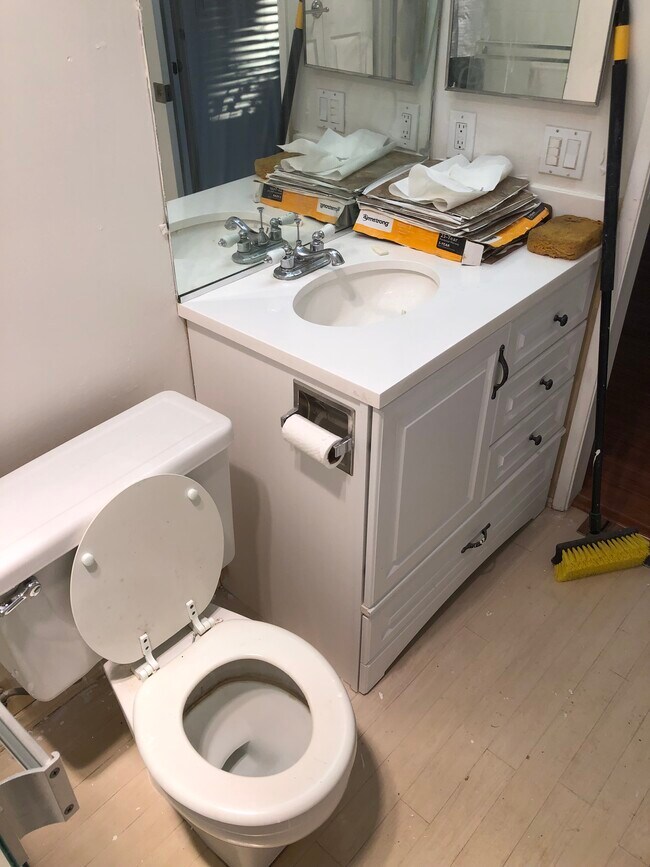 Building Photo - 4732 Lakeview Ave