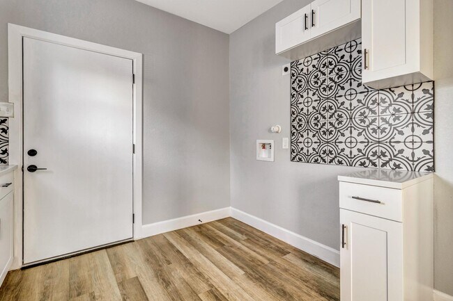 Building Photo - 1803 Texas Ave