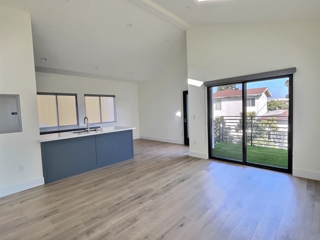 Building Photo - 5340 Grosvenor Blvd