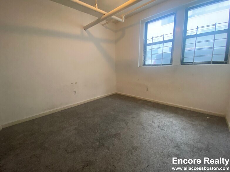 Building Photo - 19 Peterborough St