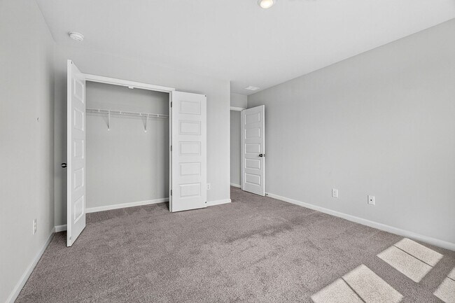 Building Photo - 204 Lake Minsi Dr