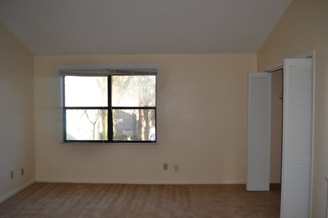 Building Photo - Home For Rent