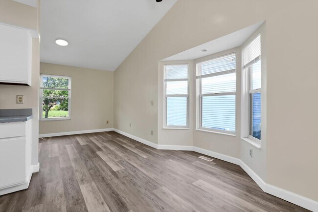 Building Photo - 5541 Mid Day Dr