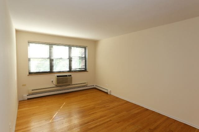 Building Photo - 665 W Wrightwood Ave