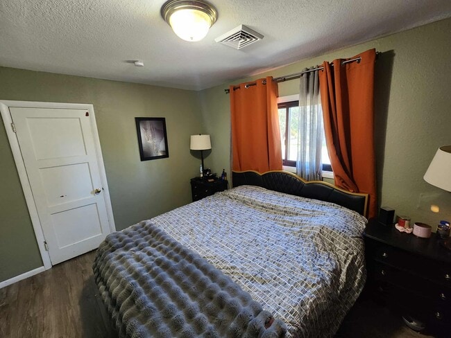 Building Photo - 510 Delafield Ave