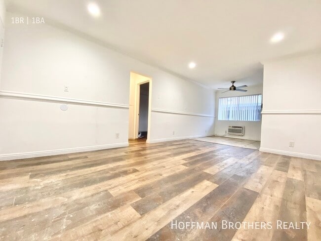 Building Photo - 10839 Morrison St