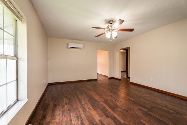 Building Photo - 224 N Vance Dr