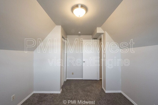 Building Photo - 632 S State St