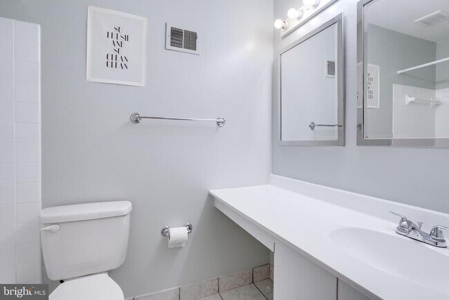Building Photo - 4685 Forestdale Dr