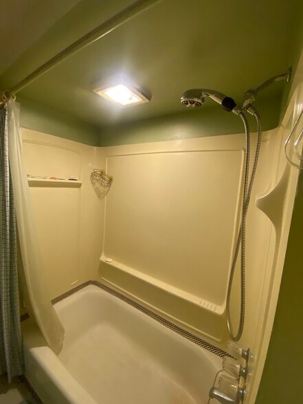 Building Photo - 6641 N Campbell Ave