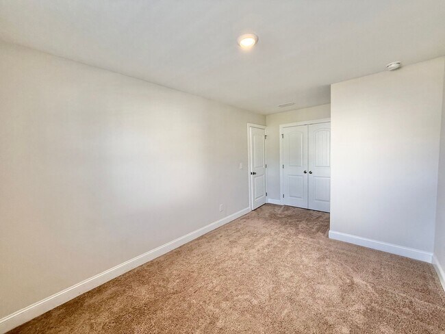 Building Photo - Stunning 3BD, 2.5BA Raleigh Townhome in a ...
