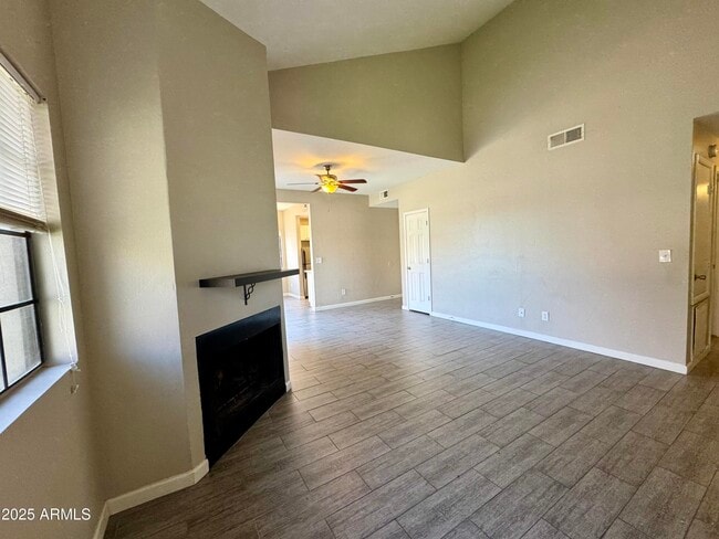 Building Photo - 930 N Mesa Dr